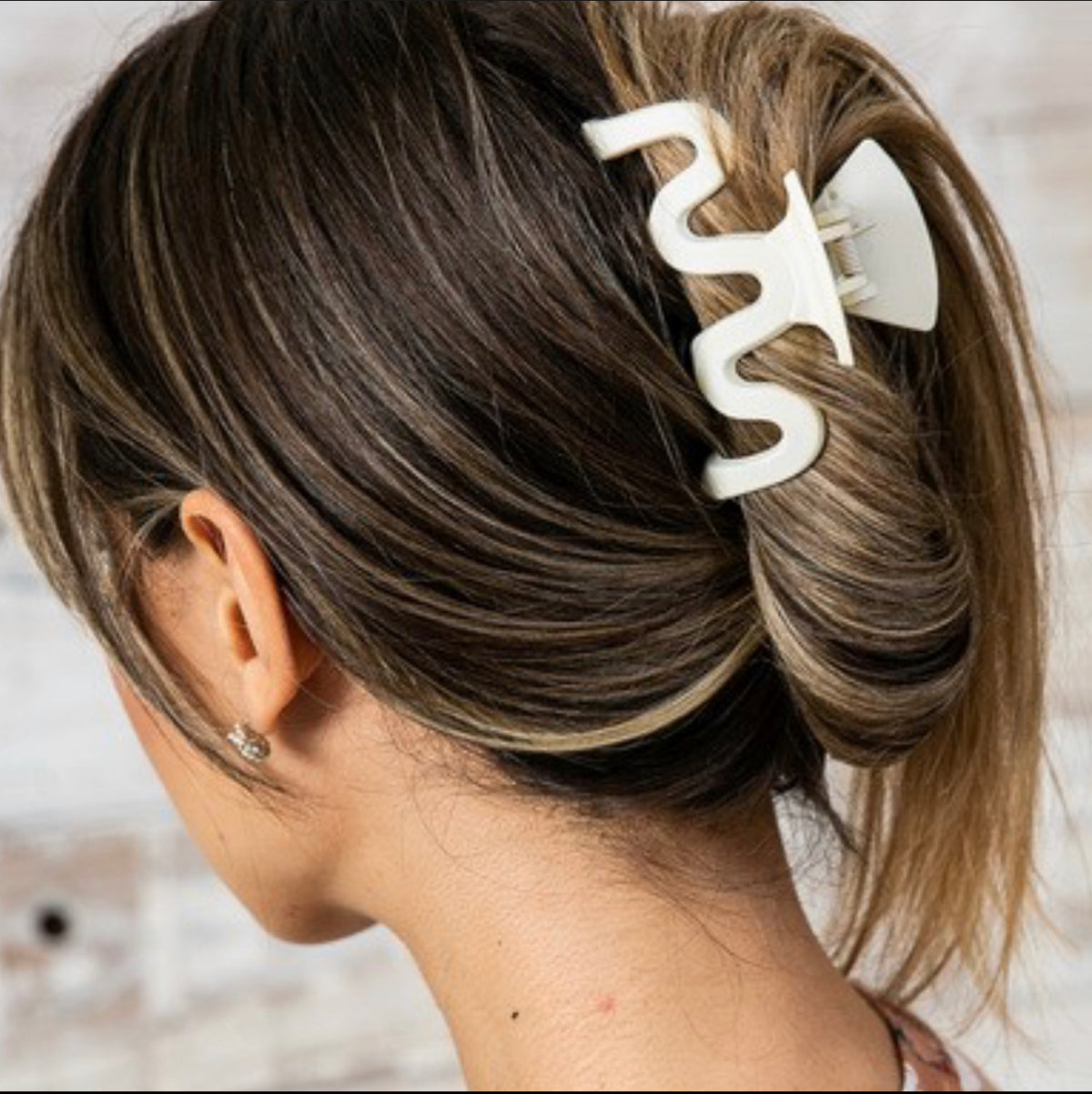 WAVY MATTE CLAW CLIPS