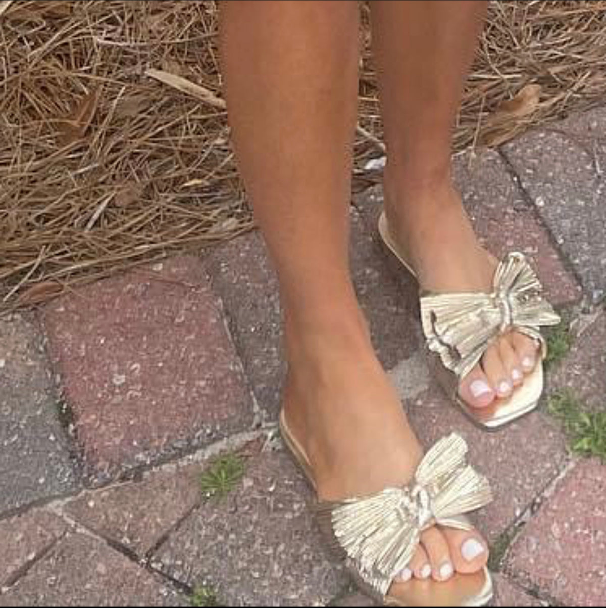 GOLD METALLIC BOW SANDAL