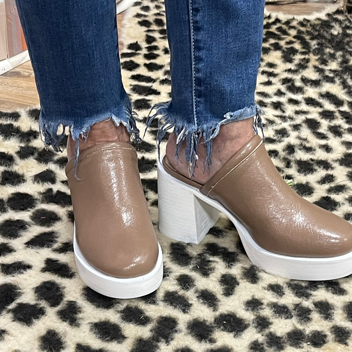 PRESLEY PLATFORM CLOG