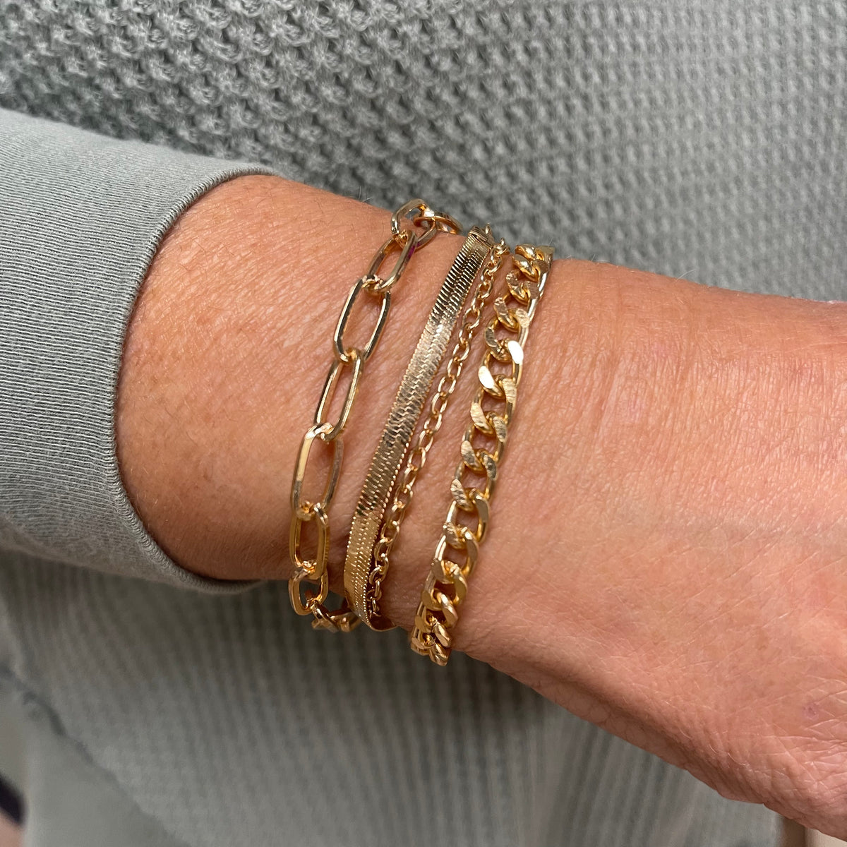 HANNAH GOLD CHAIN BRACELET SET