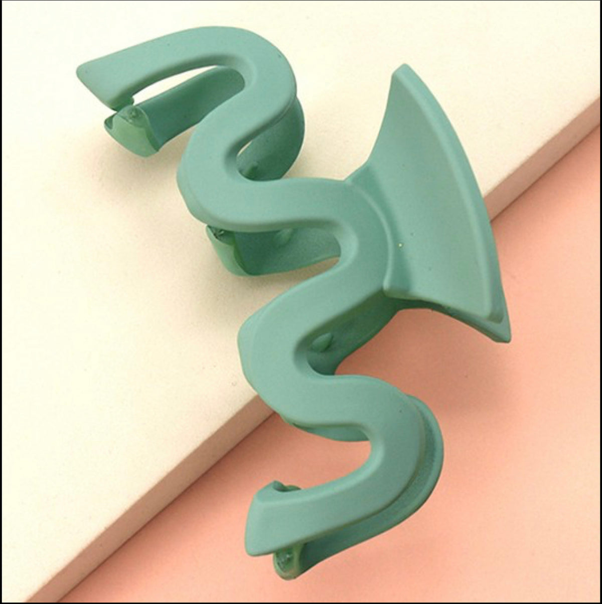 WAVY MATTE CLAW CLIPS