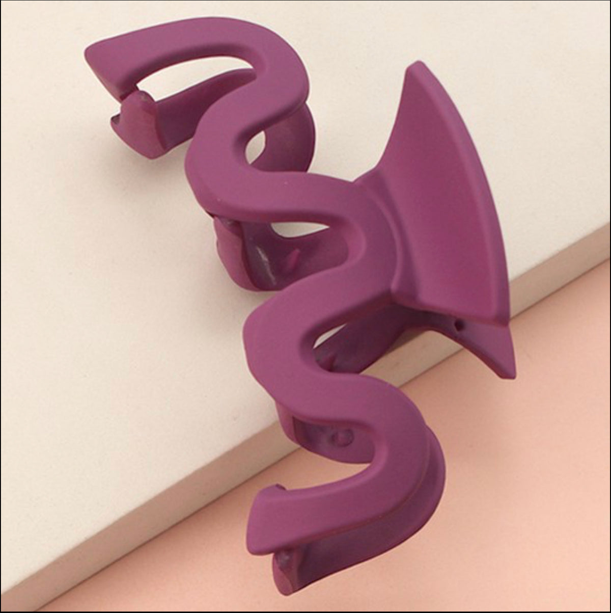 WAVY MATTE CLAW CLIPS