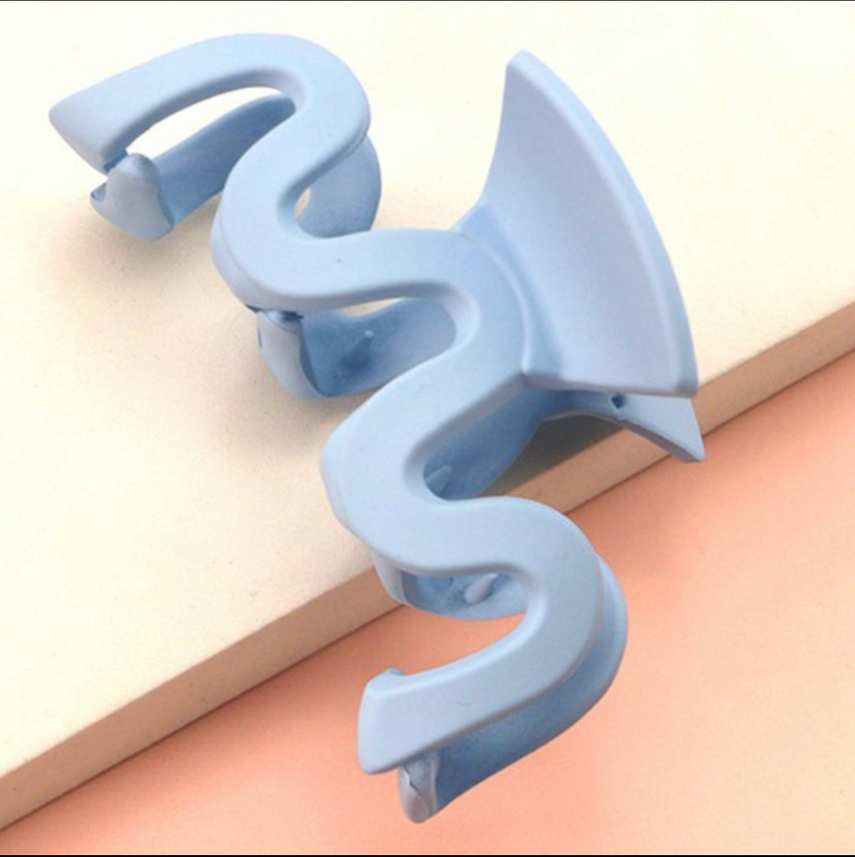 WAVY MATTE CLAW CLIPS