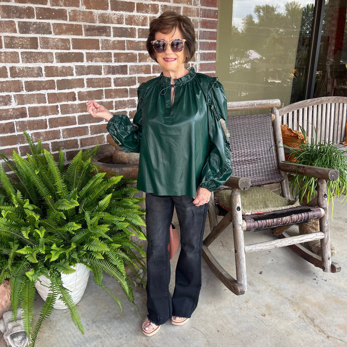 GREEN PLEATHER RUFFLE SLV TOP